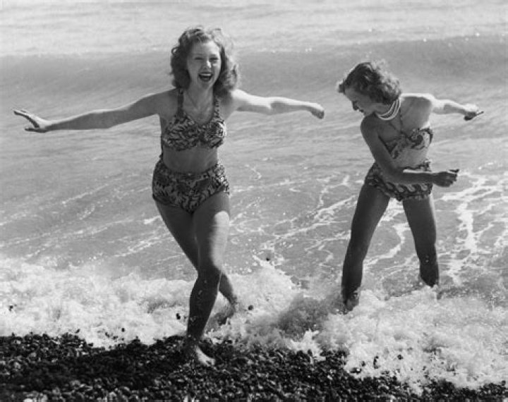 22 Vintage Summer Photos Full Of Glamor, Fun, And Sun