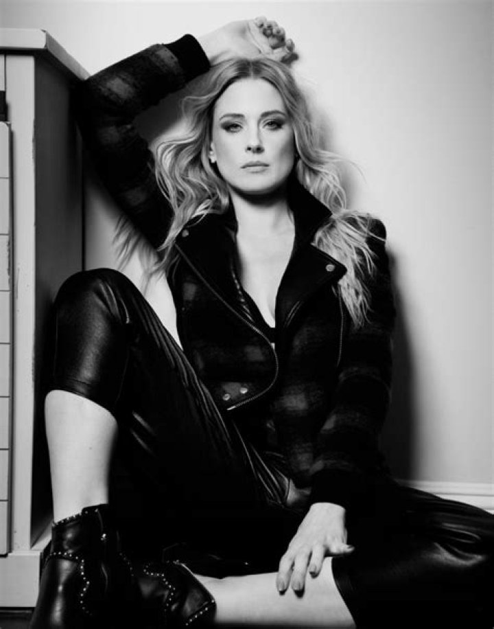 Alexandra Breckenridge – Celebsgraphy