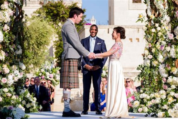 Drew Scott and wife Linda Phan’s incredible love story. How they met.