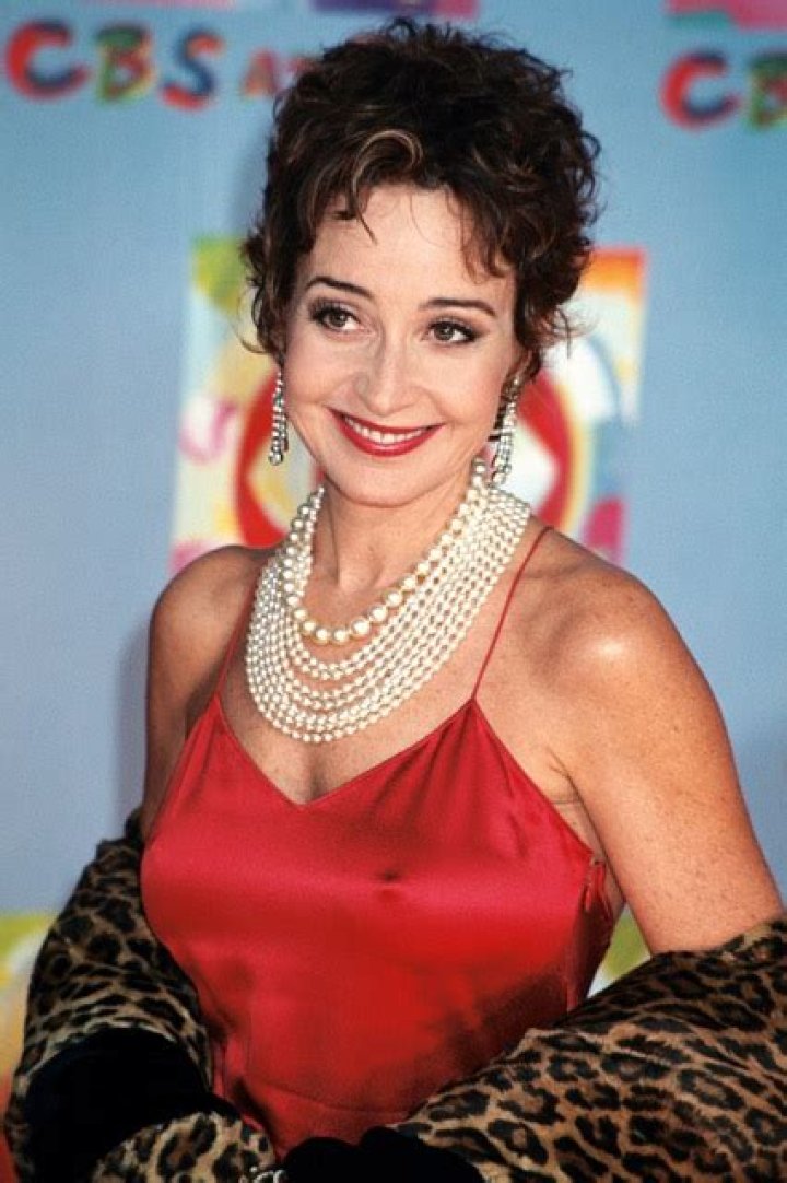 How tall is Annie Potts