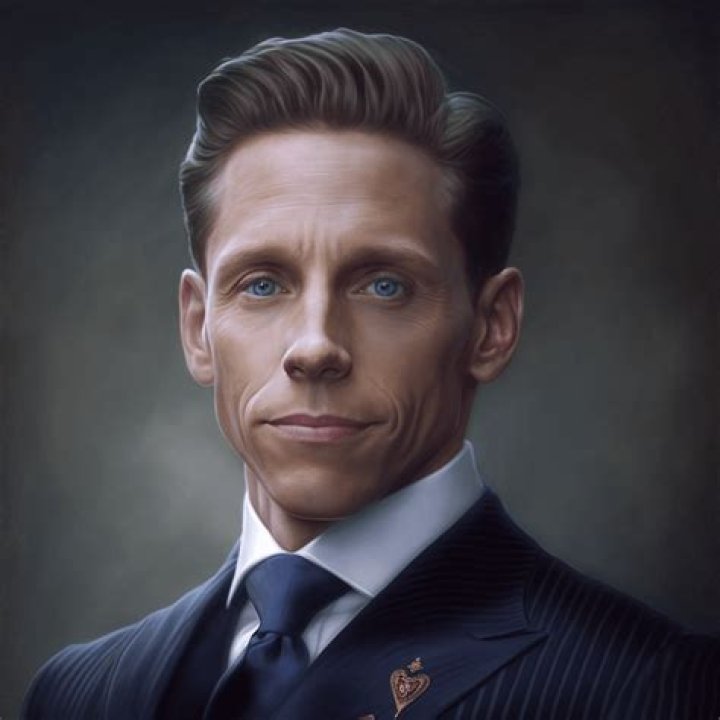 How tall is David Miscavige