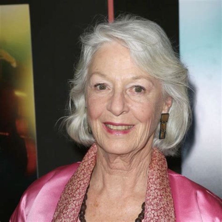How tall is Jane Alexander