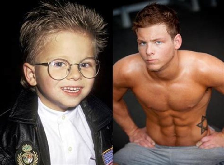 How tall is Jonathan Lipnicki