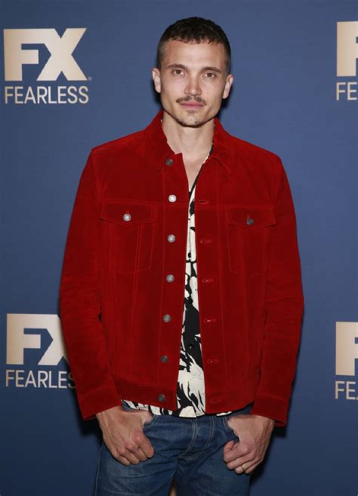 How tall is Karl Glusman