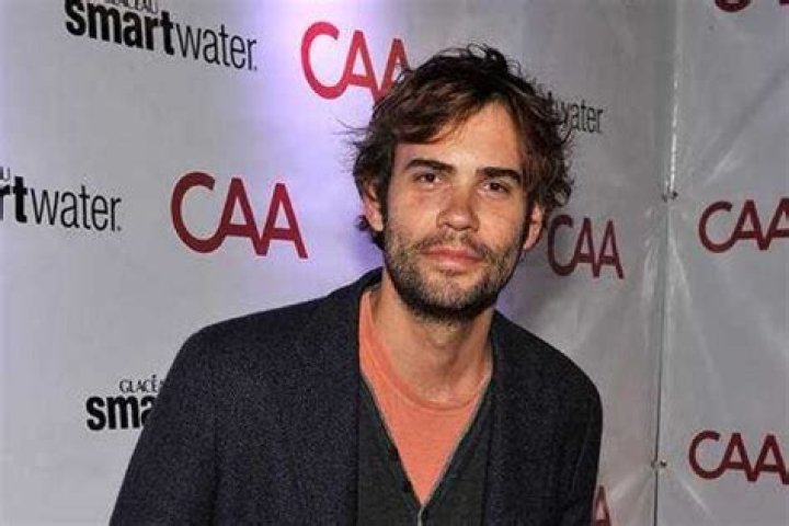 How tall is Rossif Sutherland