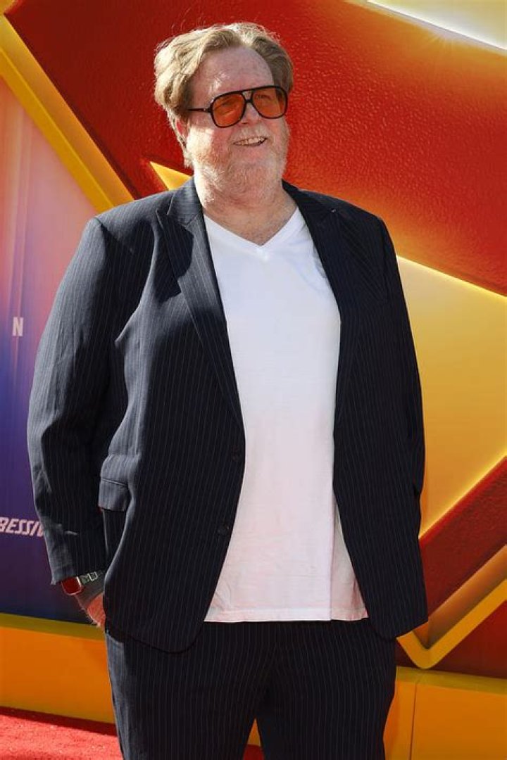 How tall is Steve Agee