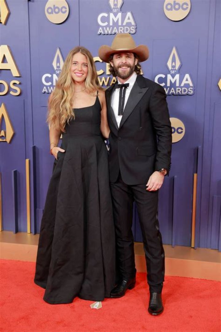 How tall is Thomas Rhett