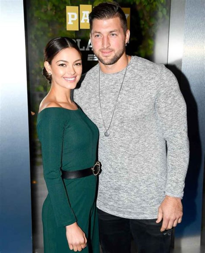 How tall is Tim Tebow