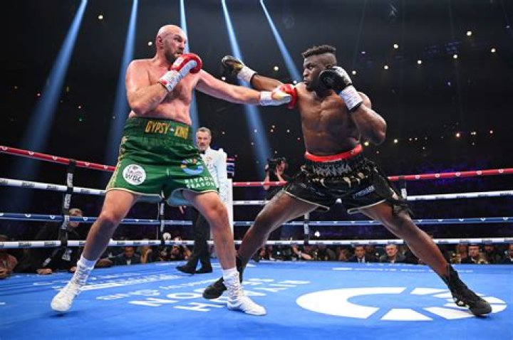 How tall is Tyson Fury