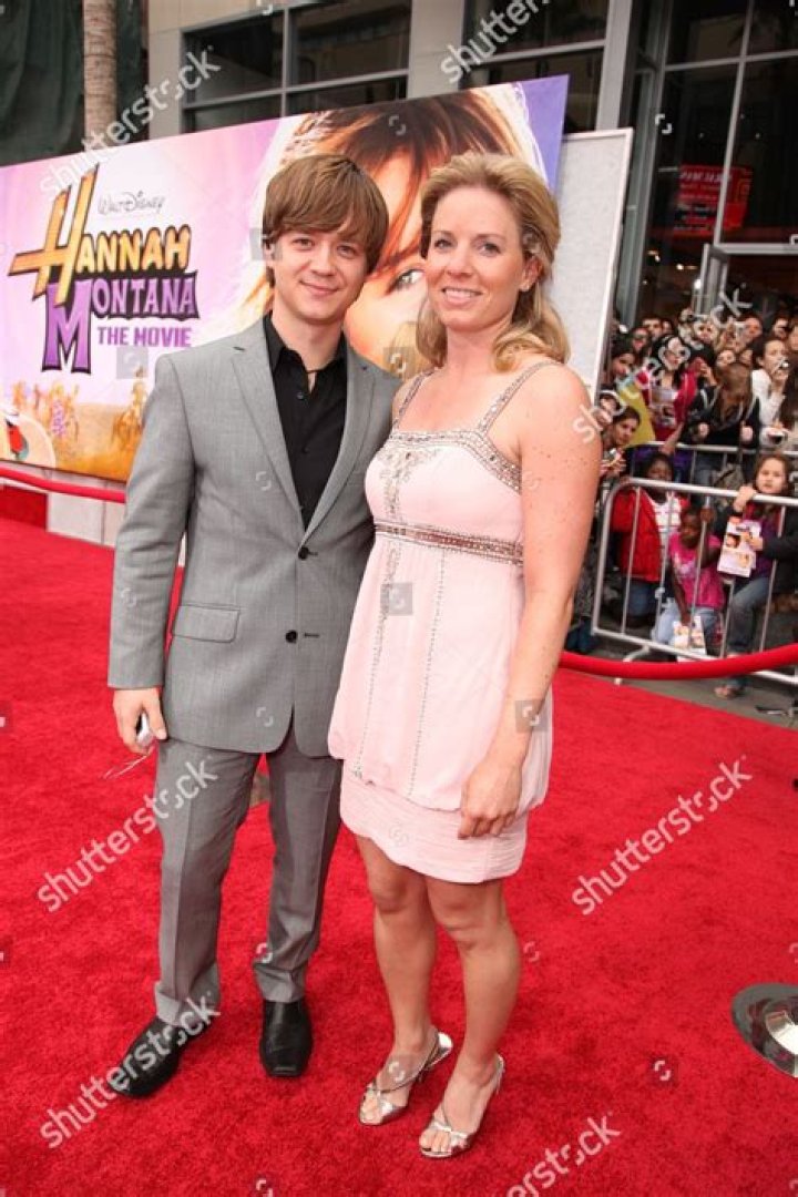 Jennifer Earles (Jason Earles Ex-Wife) Age, Wiki