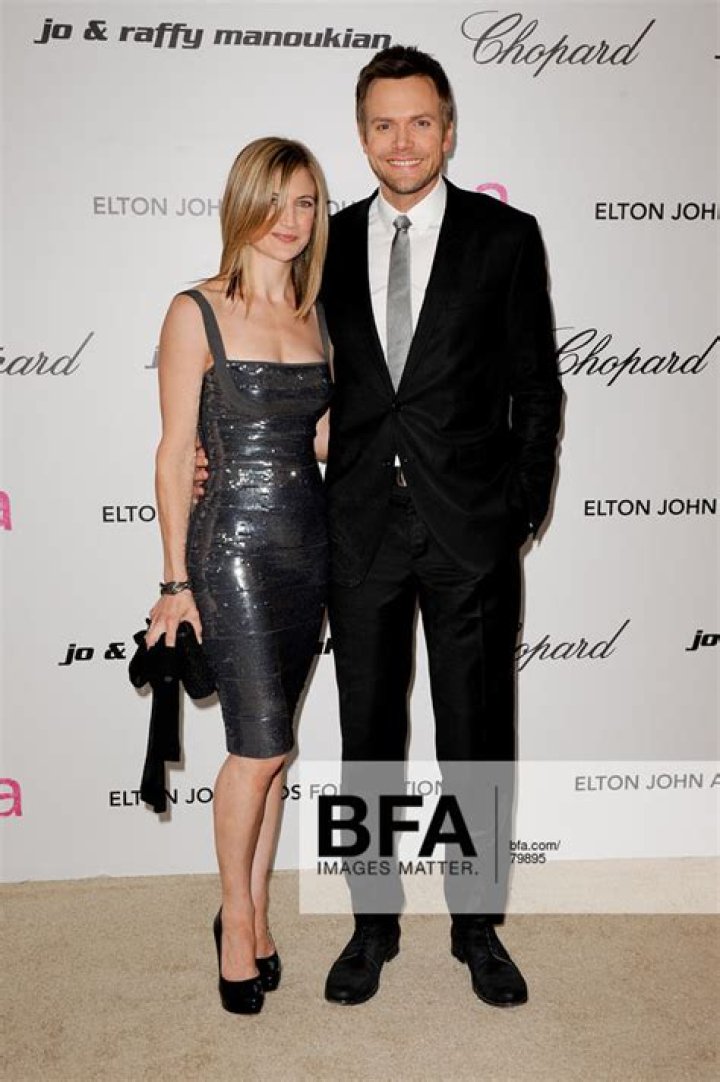 Joel McHale Net Worth, Wiki and Marriage 2022