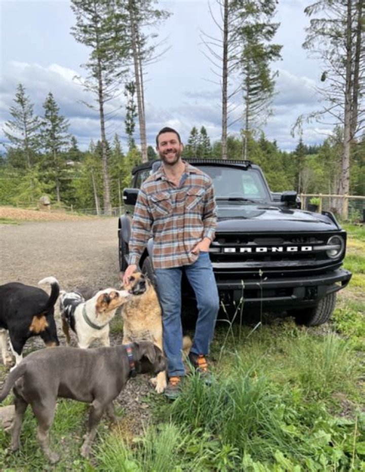 Lee Asher Wife: Married to Sydney Ferbrache? Gay Rumors