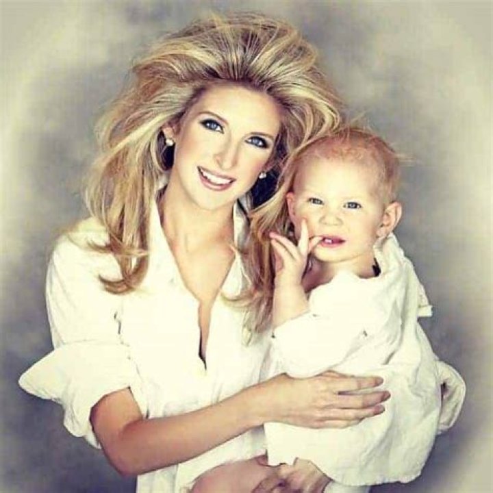 Lindsie Chrisley Net Worth, Age, Mother, Husband, Divorce. 2022