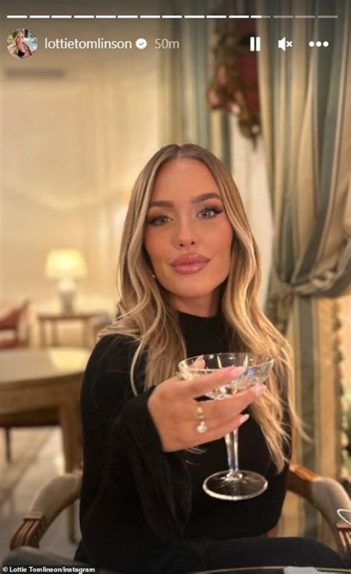 Lottie Tomlinson – Celebsgraphy