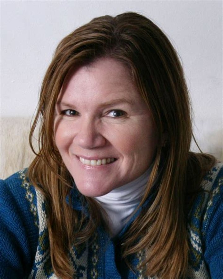 Mare Winningham – Celebsgraphy