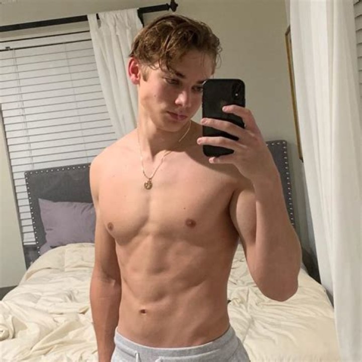 Sebastien Andrade Age | Wiki, Net worth, Bio, Height, Girlfriend |