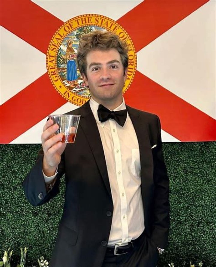 Wiki, Birthday, Age, Height, Net Worth, Family, Girlfriend & BIO